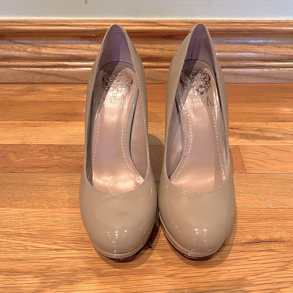 Vince Camuto nude pump shoes